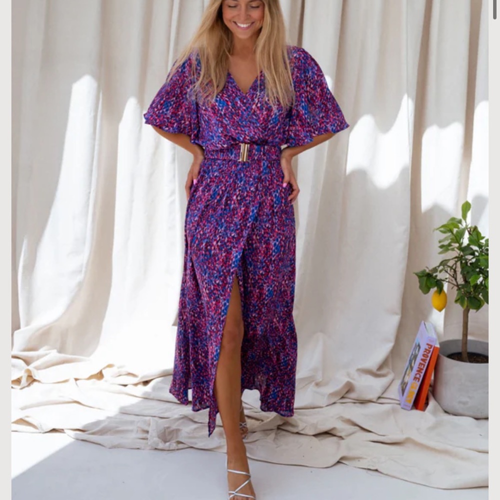 Flutter-Sleeve Purple Floral Maxi Dress with Belted Waist